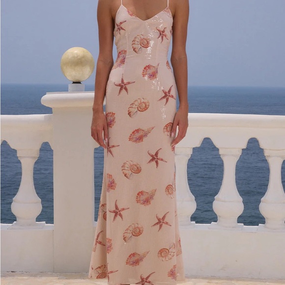 Runaway the Label Niyah Maxi Dress - Sand Seashell - Picture 7 of 12